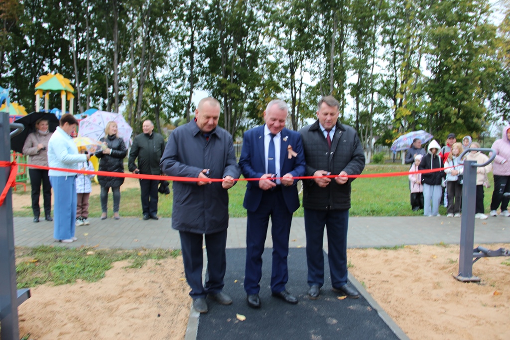 В центральном парке брянской Красной Горы открыли спортивную площадку