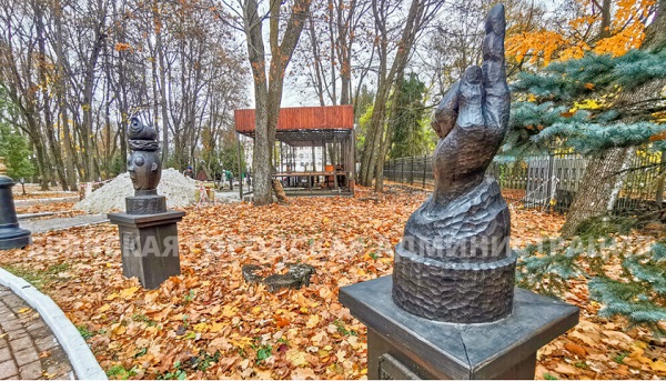 Пара медвежат украсит вход в культурно-досуговый центр парка А.К. Толстого в Брянске