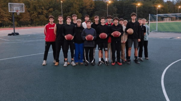 В Брянске на стадионе «Камвольщик» появилась современная баскетбольная площадка