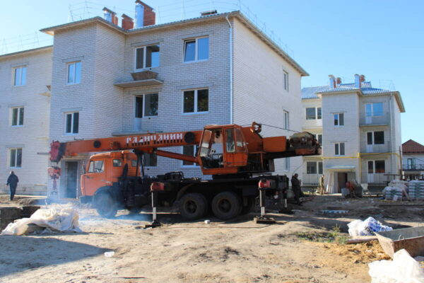 В Стародубе Брянской области продолжается строительство пяти 3-этажных домов