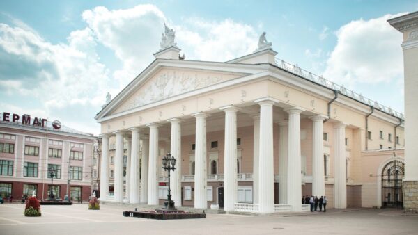 Брянский драмтеатр подготовил интерактивное представление об Алексее Толстом