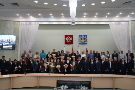 Александр Богомаз поздравил с профессиональным праздником — Днём работников дорожного хозяйства — сотрудников и ветеранов отрасли