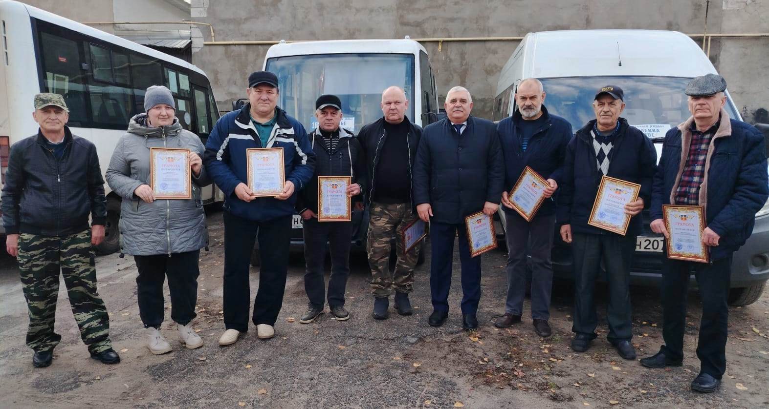 Глава администрации Красногорского района Брянщины Сергей Жилинский поздравил работников автотранспортного предприятия района