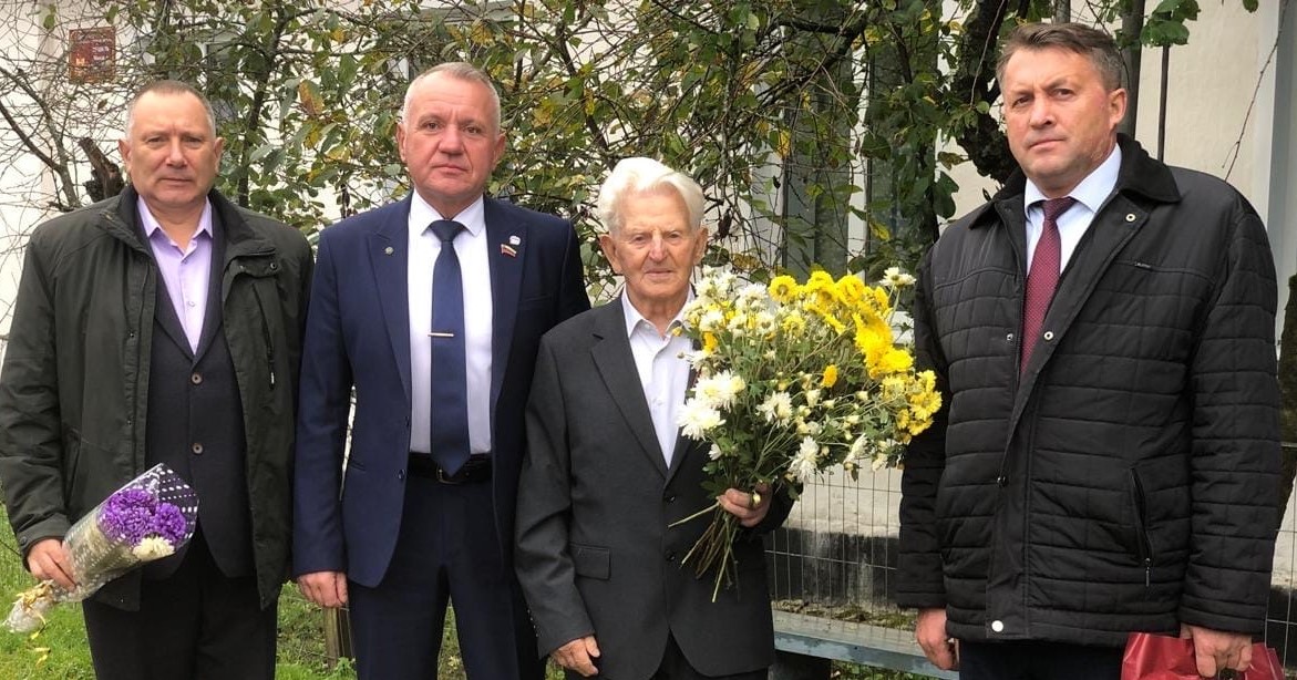 Пожелали представителю военного поколения брянской Красногорщины бодрости духа