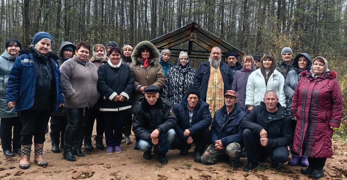 Недалеко от красногорской деревни Ларневск Брянщины благоустроены и освящены криницы