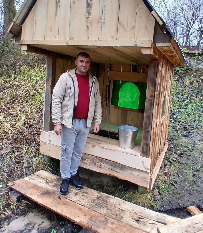 Житель Палужской Рудни брянской Красногорщины обустроил криницу в память о своём прадеде