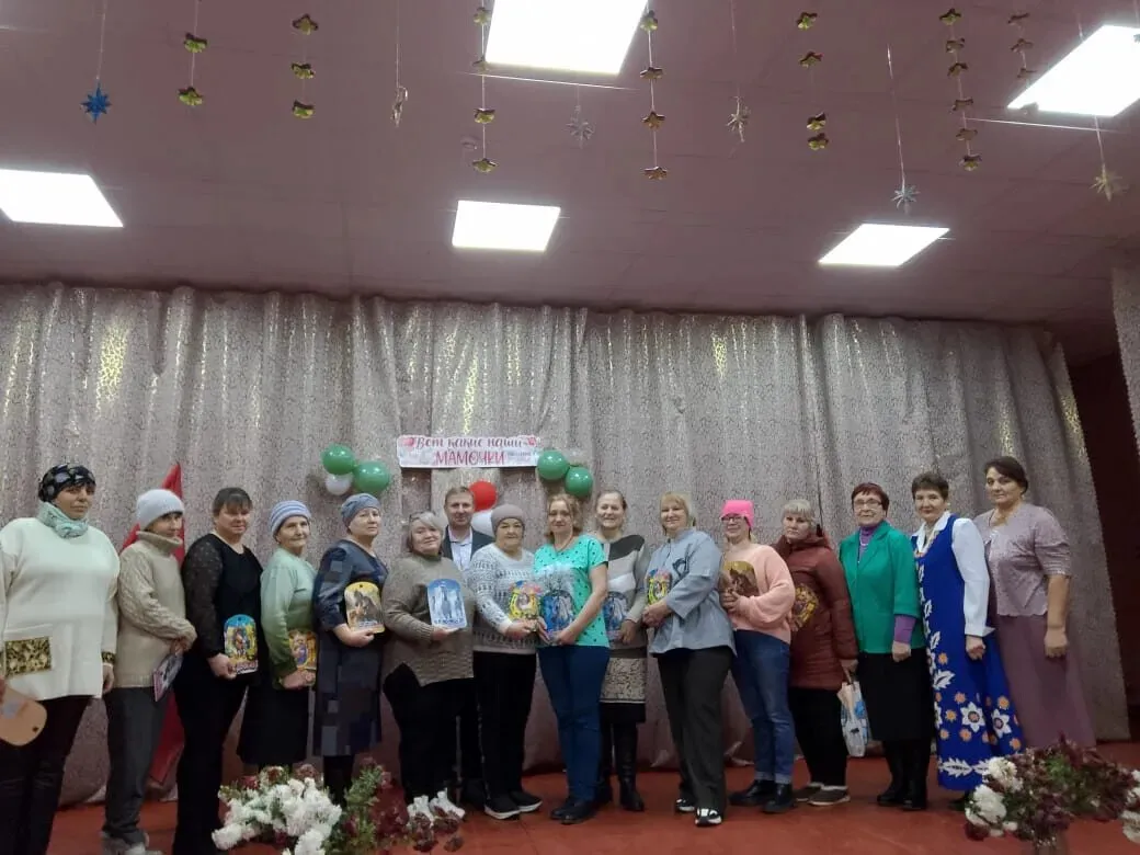 В красногорском Любовшо Брянщины прошло мероприятие, посвящённое Дню матери