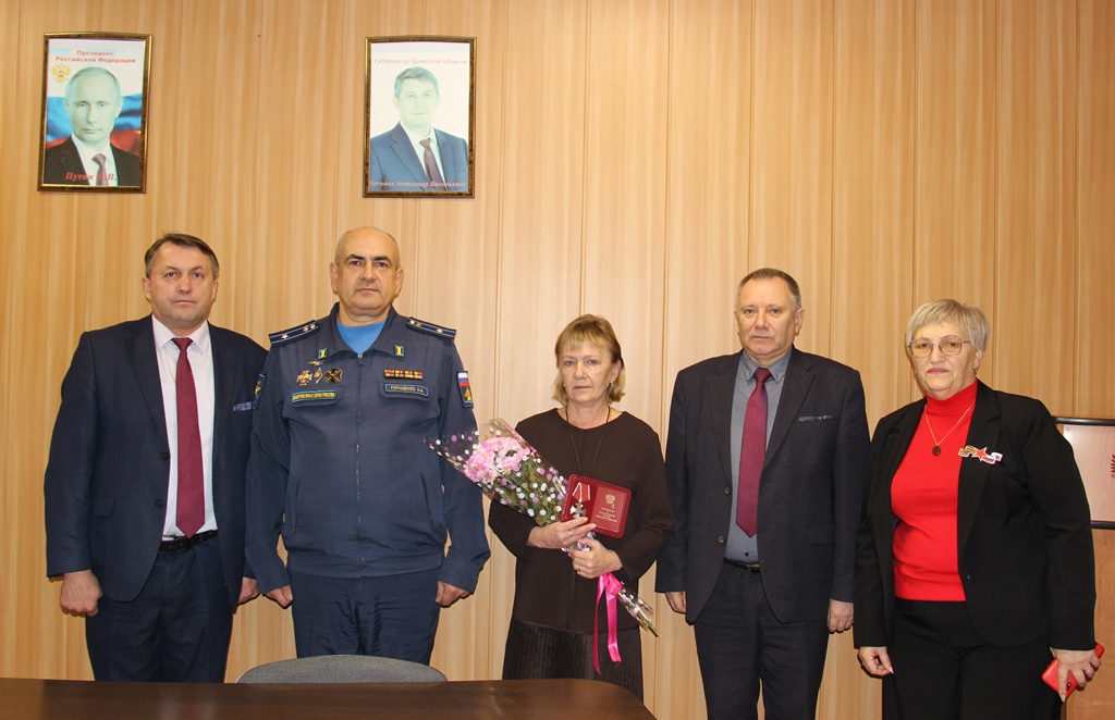 В Красногорском районе Брянщины матери вручили награду её сына