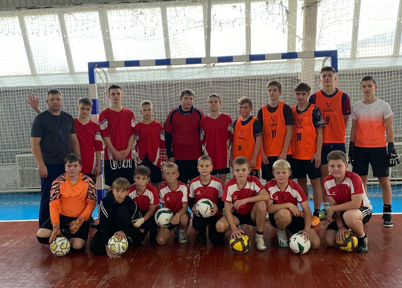 В брянской Красной Горе прошли районные соревнования по мини-футболу