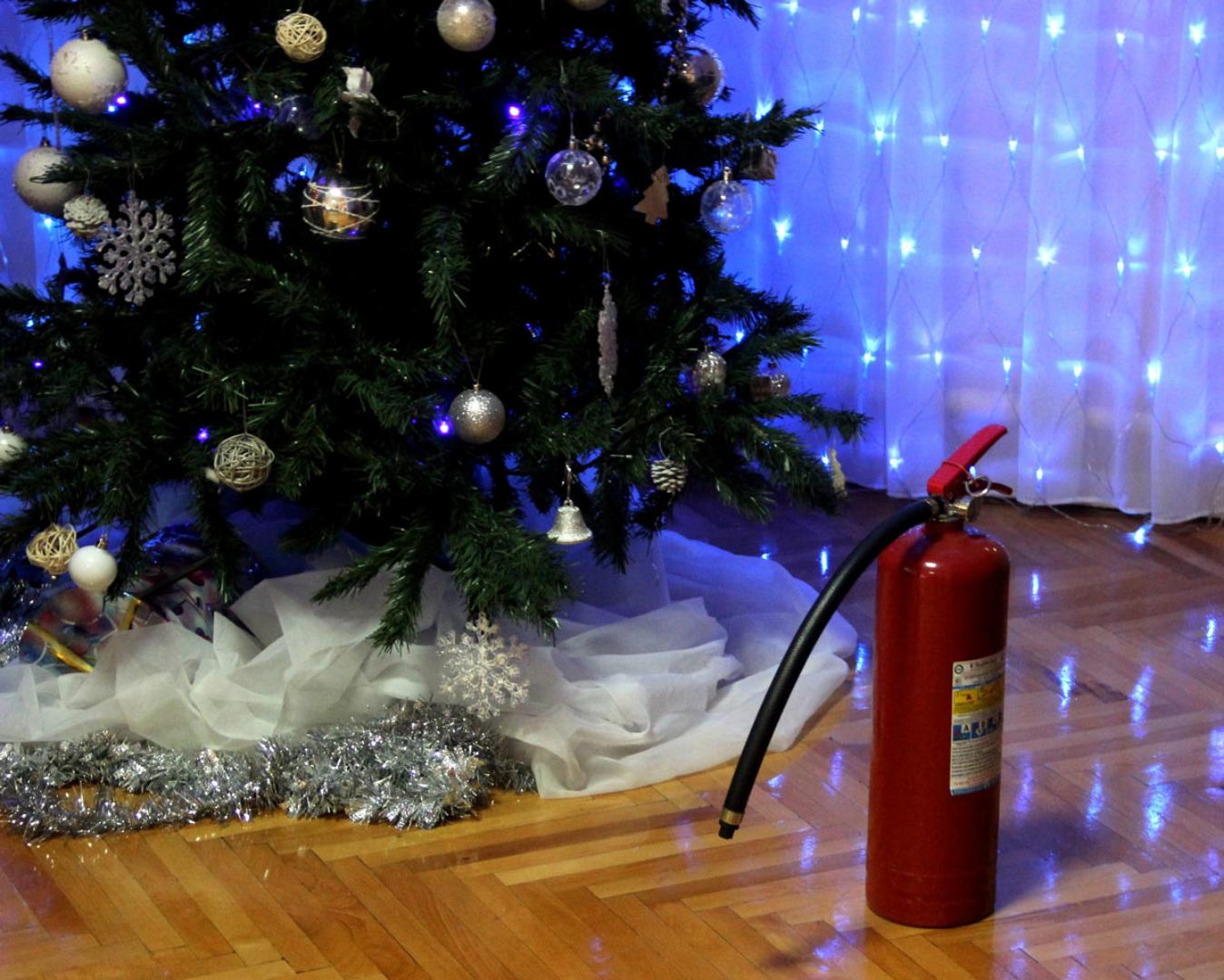 Жителям брянской Красногорщины о меры безопасности при установке новогодней ели