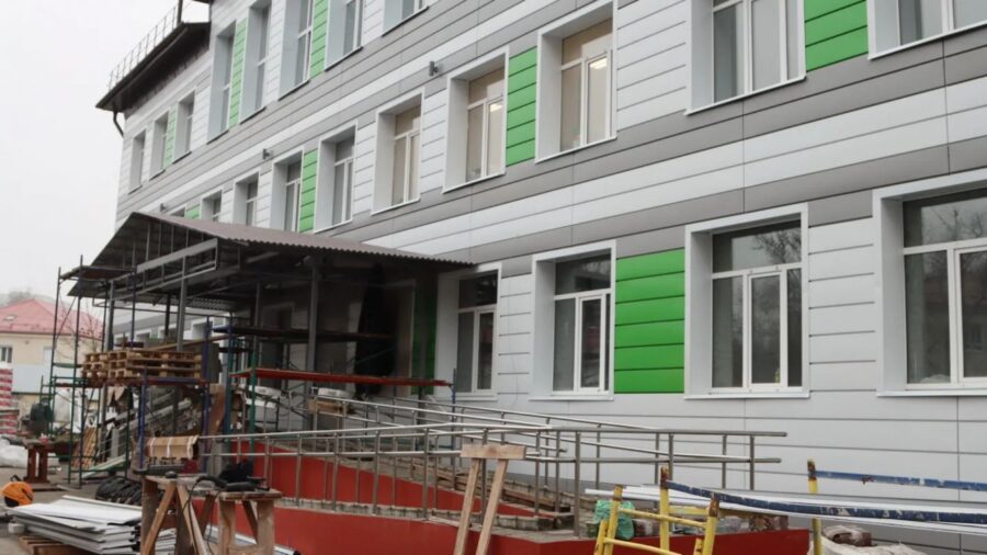 В здании школы №42 Брянска отремонтированы 2 этажа