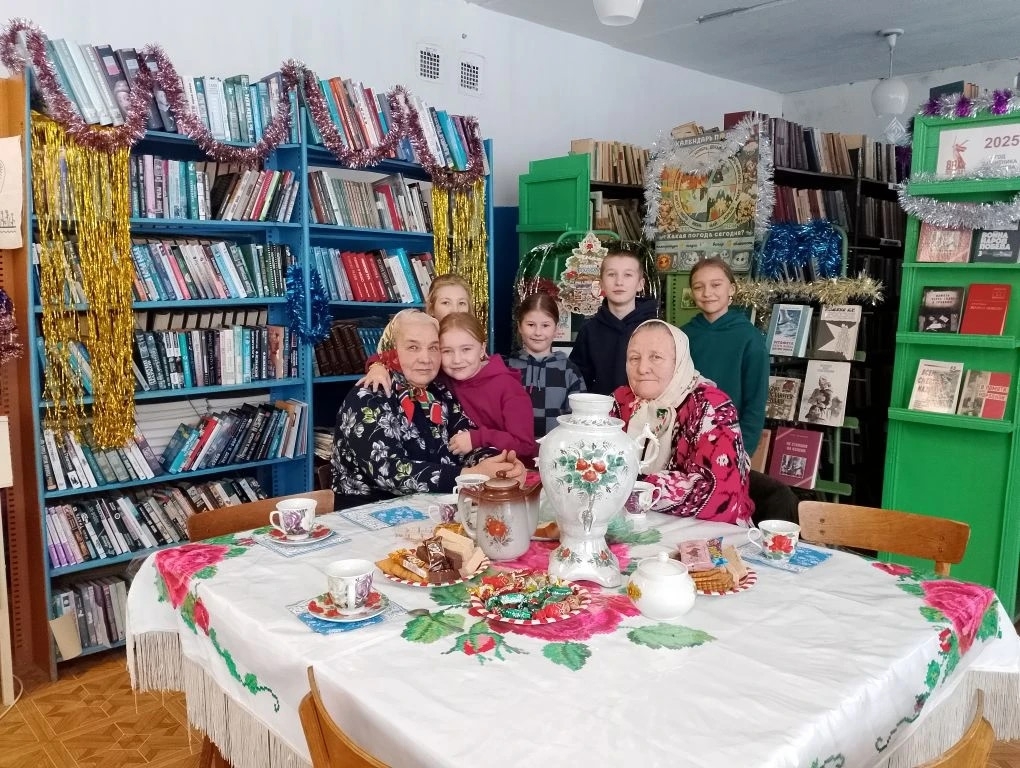 В Яловской сельской библиотеке Брянщины прошло мероприятие посвященное женщинам — рукодельницам