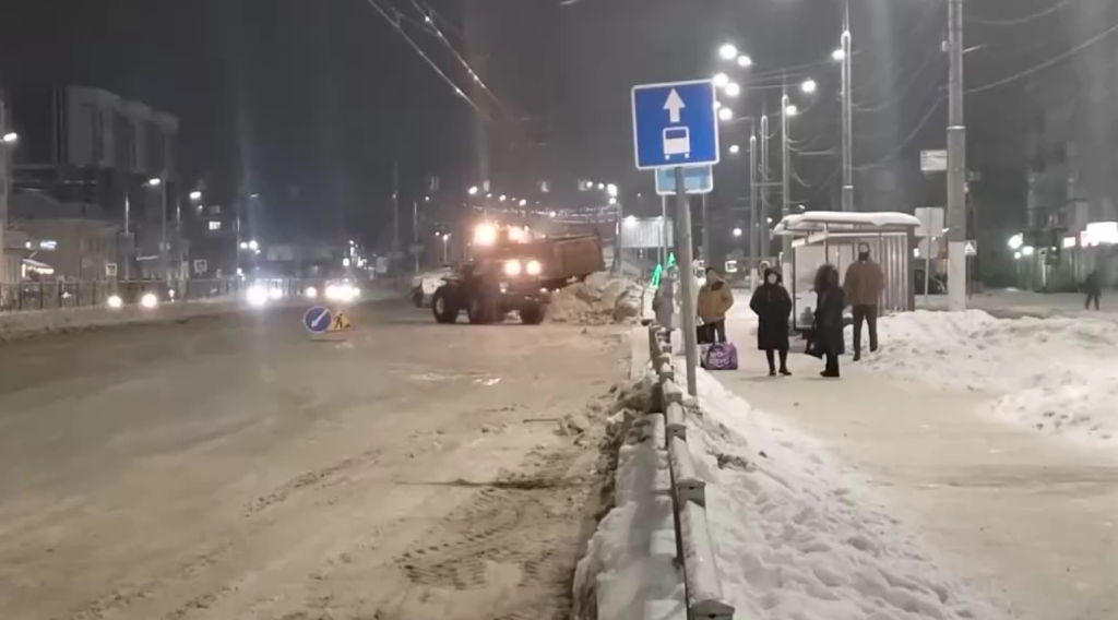 С улиц Брянска дорожники вывезли более 3000 тонн снега за сутки