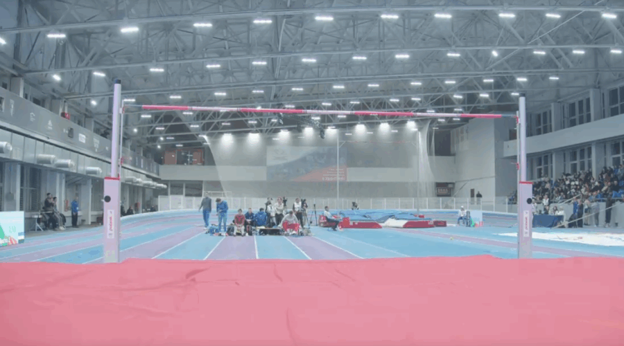 Прыгун из Брянской области вошел в тройку лидеров на турнире в Челябинске