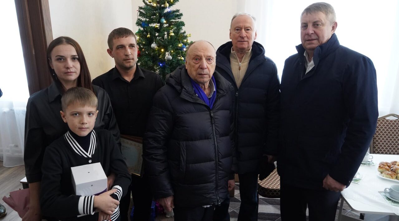 Богомаз и Патрушев посетили новый жилой комплекс в брянских Журиничах