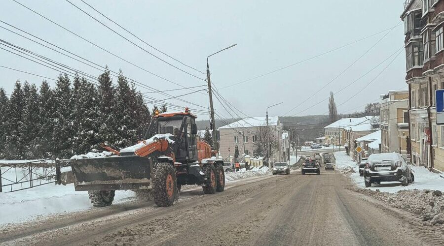 В Брянске уборку снега ведут 58 спецмашин