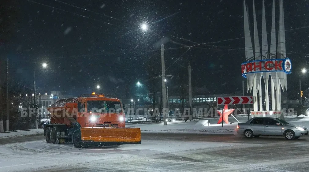 Для уборки Брянска от снега привлекли дополнительную технику