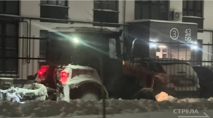 В Брянске к уборке снега приступила ночная бригада дорожного управления