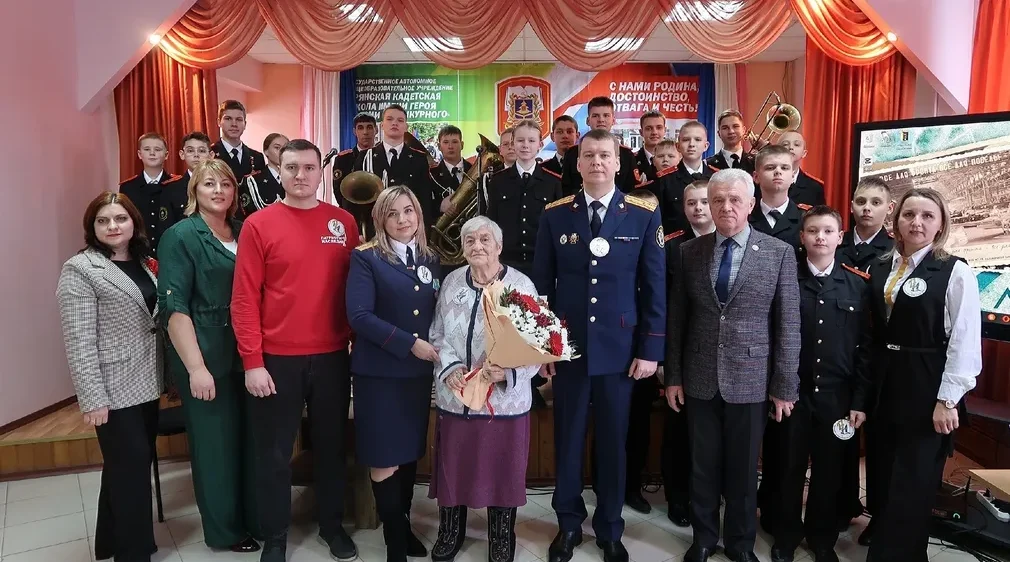 В Брянске кадеты встретились с участницей блокады Ленинграда