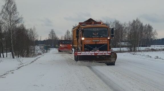 На Брянщине продолжается очистка и обработка дорог