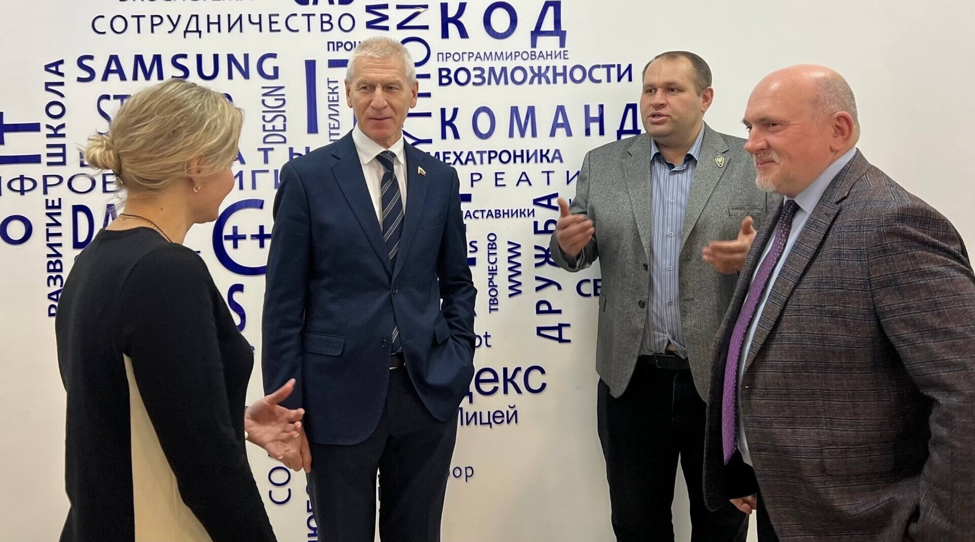 Депутат Госдумы РФ Олег Матыцин посетил «АЙТИ-куб» брянского Дятьково