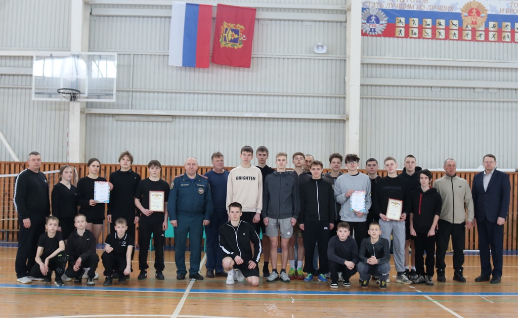 В брянской Красной Горе прошла военно-спортивная игра «Зарница»