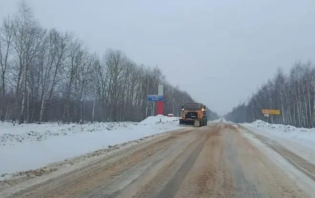На дорогах Красногорского района ведётся уборка снега