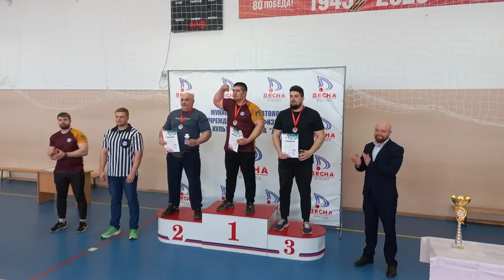 В брянской Жуковке состоялся турнир по армрестлингу