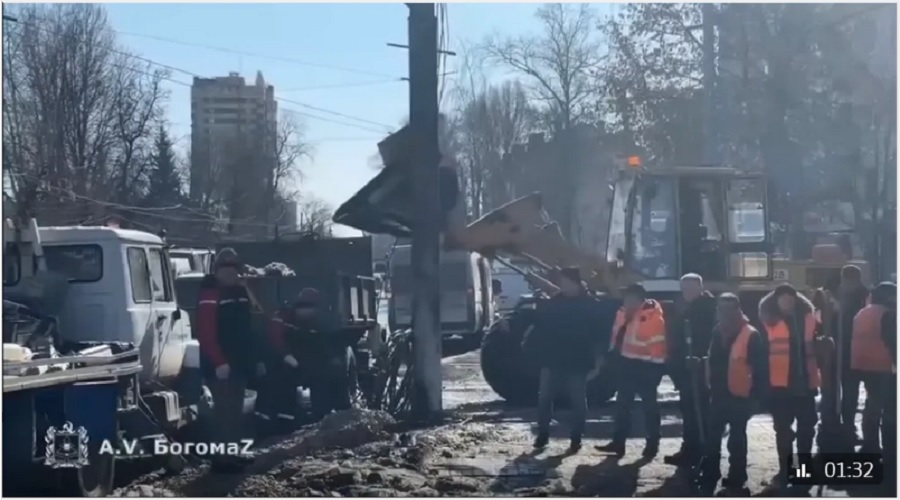 В Брянске устраняют последствия ракетного удара ВСУ по жилым домам 