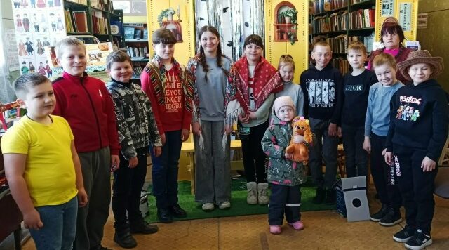 В Колюдовской библиотеке брянской Красногорщины прошёл праздник «Будем мы весну встречать, жаворонков заклинать»