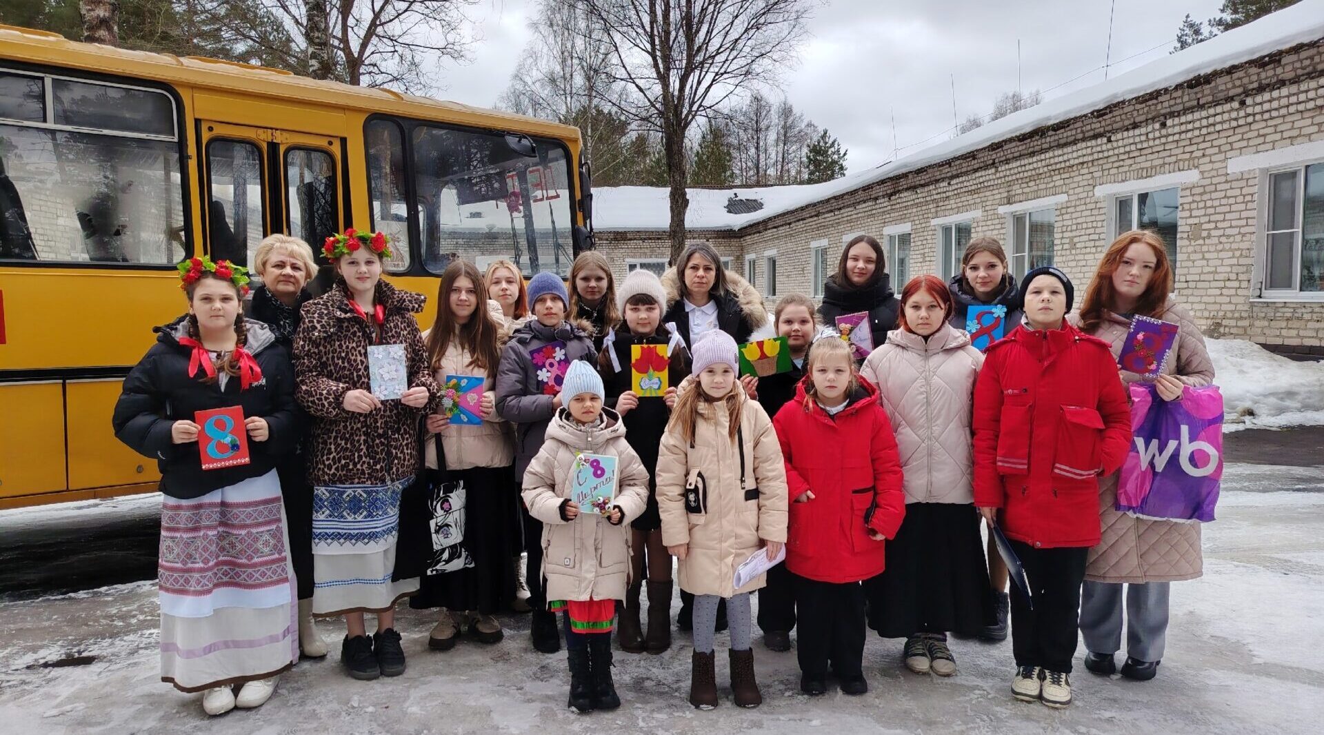 Красногорские школьники Брянщины посетили отделение временного проживания граждан пожилого возраста и инвалидов