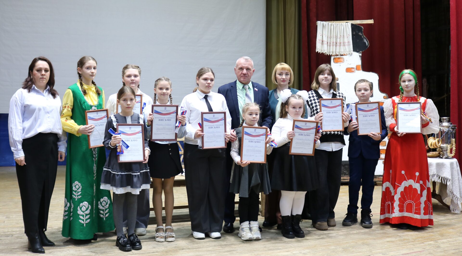 Красногорским школьникам Брянщины вручили благодарственные письма за участи в акции «Тепло детских рук»