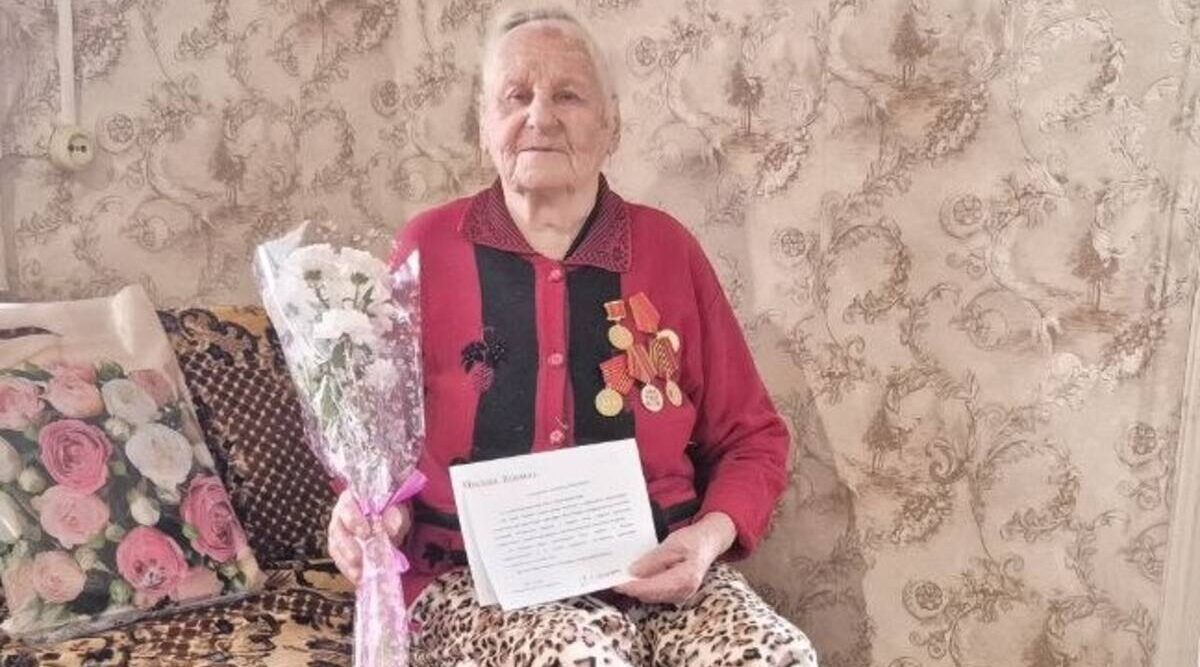 Ветерана из брянской Суземки с днем рождения поздравил президент России