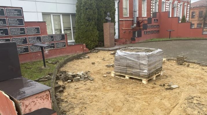 В брянском Новозыбкове стартовала реконструкция Аллеи Славы