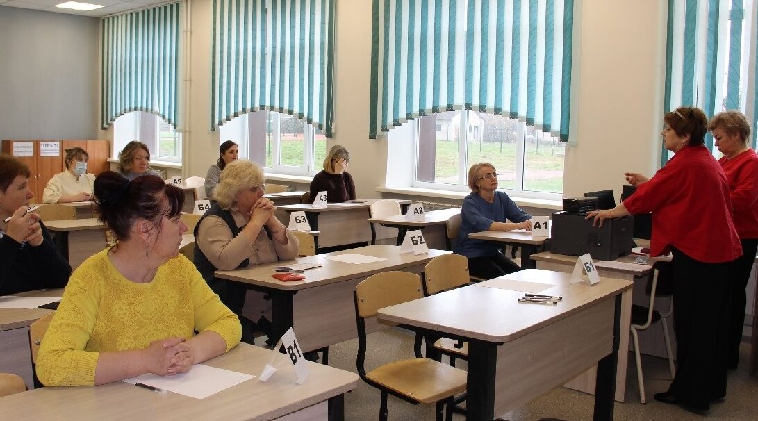 Родители выпускников брянской Красногорщины сели за парты