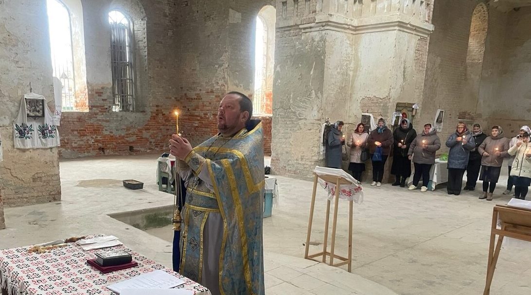В храме села Медведи брянской Красногорщины 8 апреля совершена литургия