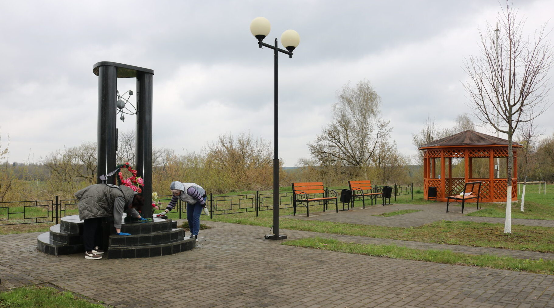 Наведение чистоты в ходе Всероссийского субботника на брянской Красногорщине продолжается