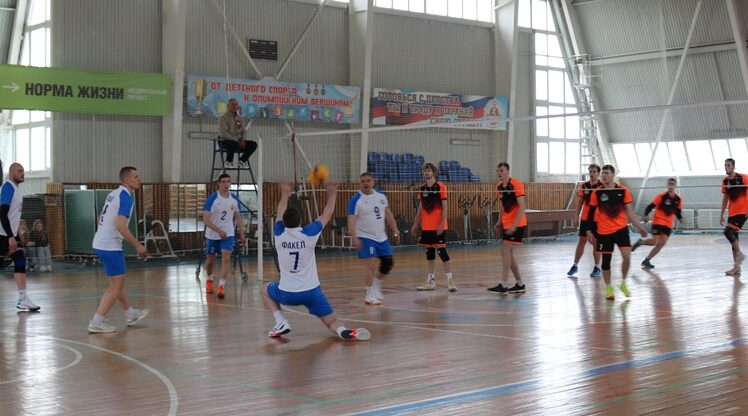 На брянской Красногорщине волейболисты участвуют в турнире имени Героя Советского Союза И.Н. Лысенко