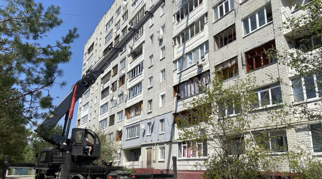 В микрорайоне Автозаводец в Брянске добровольцы убрали 30 кубометров мусора