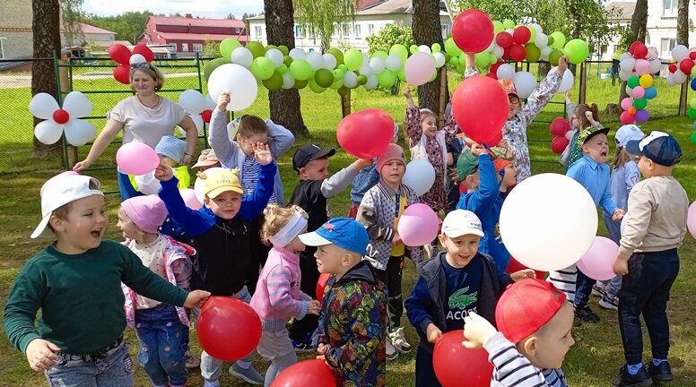 Пусть сияют улыбки и счастливые глаза красногорских ребят Брянщины!  