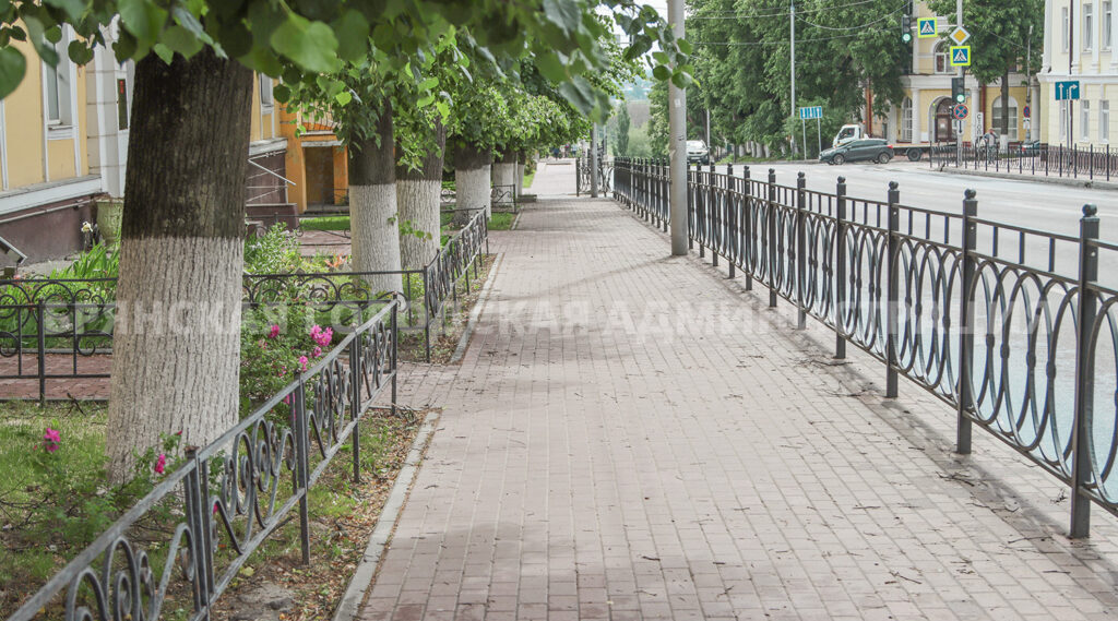 В Брянске на улице Горького появились новые ограждения