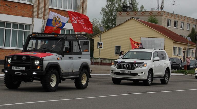 В брянской Красной Горе прошёл автопробег в честь Дня Победы