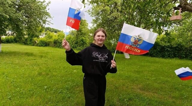 Красногорские школьники Брянщины приняли участие в акции «Флаг во дворах»