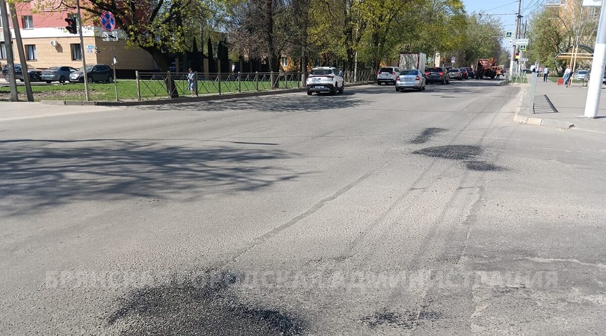 С начала года в Брянске восстановлено более 20,4 тыс. кв. метров асфальта