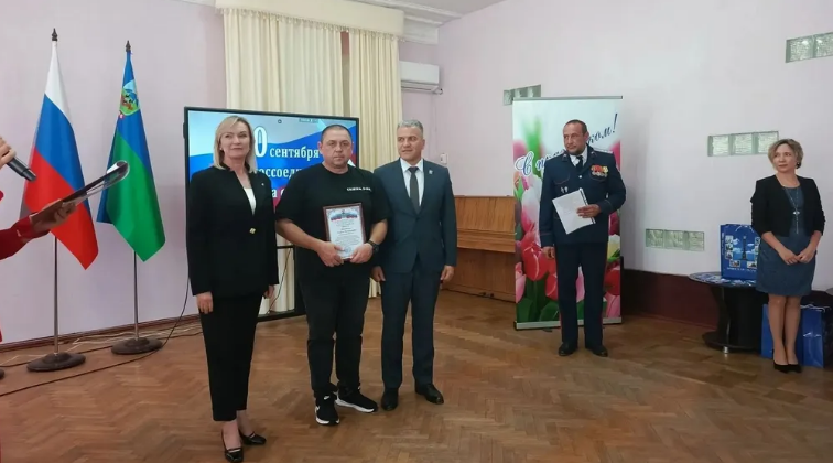В Брянке провели концерт в честь годовщины воссоединения новых регионов с Россией