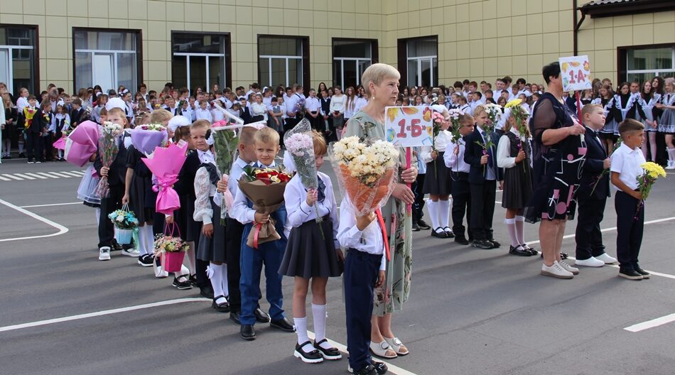 В школах Красногорского района Брянщины в День знаний прошли торжественные линейки