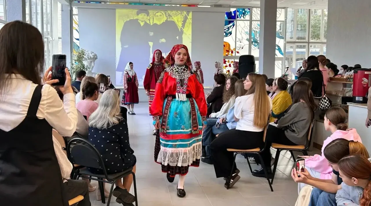 В Брянске представили традиционные костюмы региона
