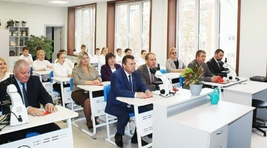 В школе брянской Жуковки открыли два агротехнологических класса